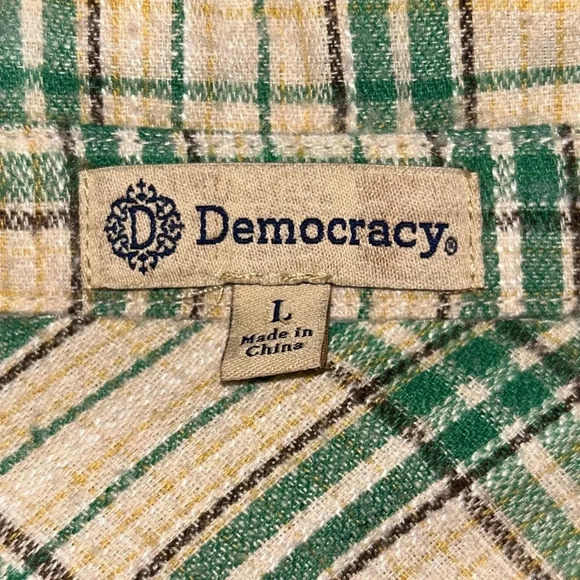 Democracy Frayed Plaid Longsleeve Button Down Women’s Large - Picture 3 of 3